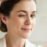 مقابله با افتادگی پوست دور چشم